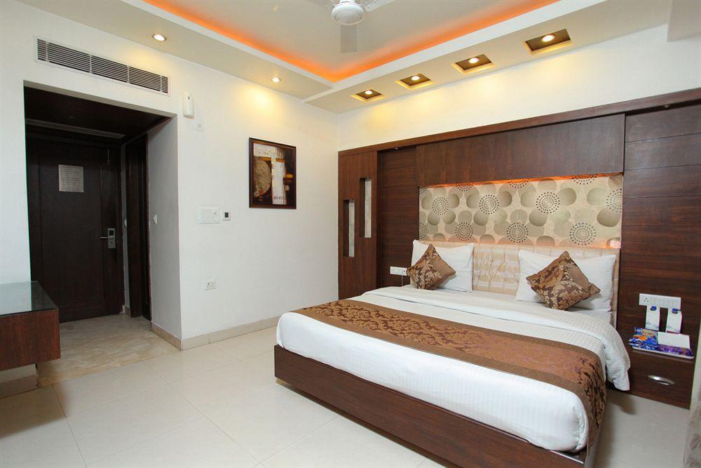The Pearl Hotel Nuova Delhi Esterno foto