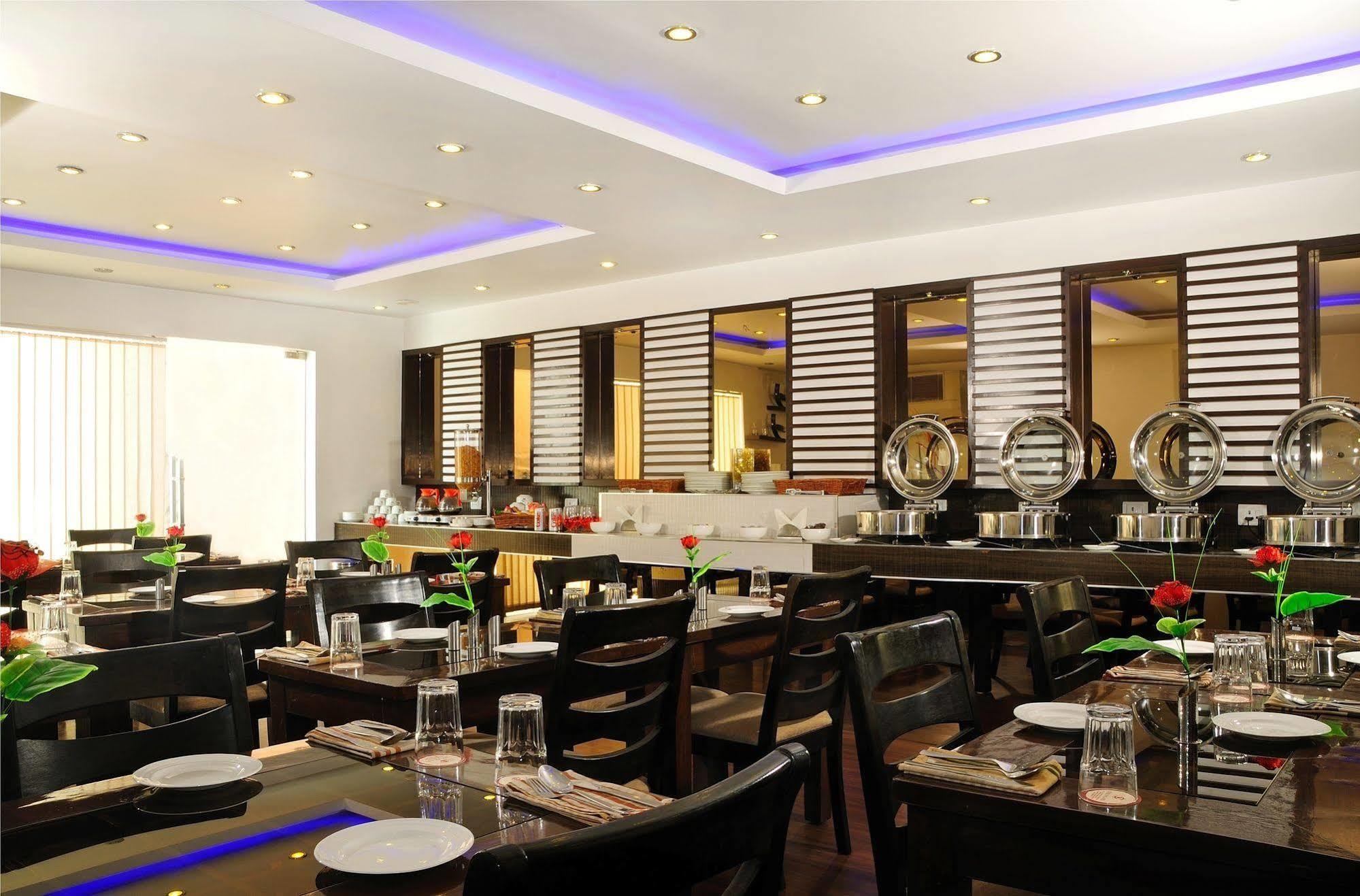 The Pearl Hotel Nuova Delhi Esterno foto