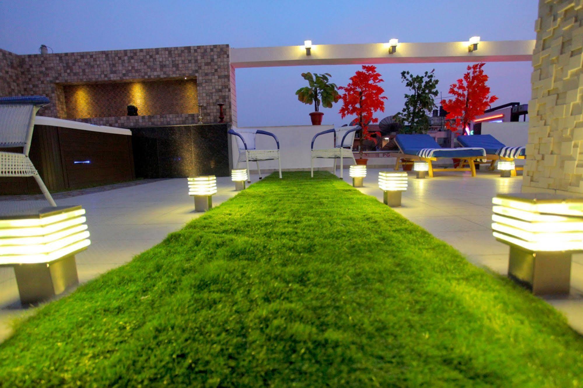 The Pearl Hotel Nuova Delhi Esterno foto