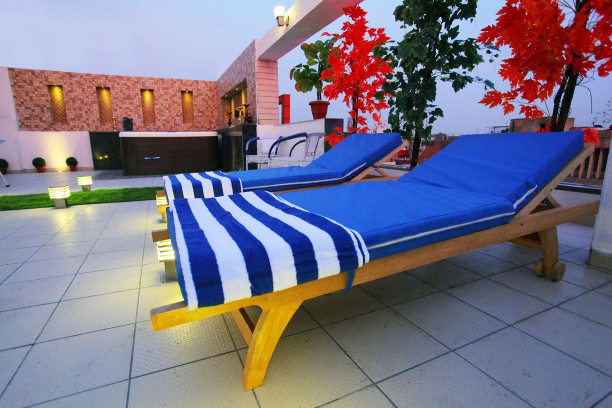The Pearl Hotel Nuova Delhi Esterno foto