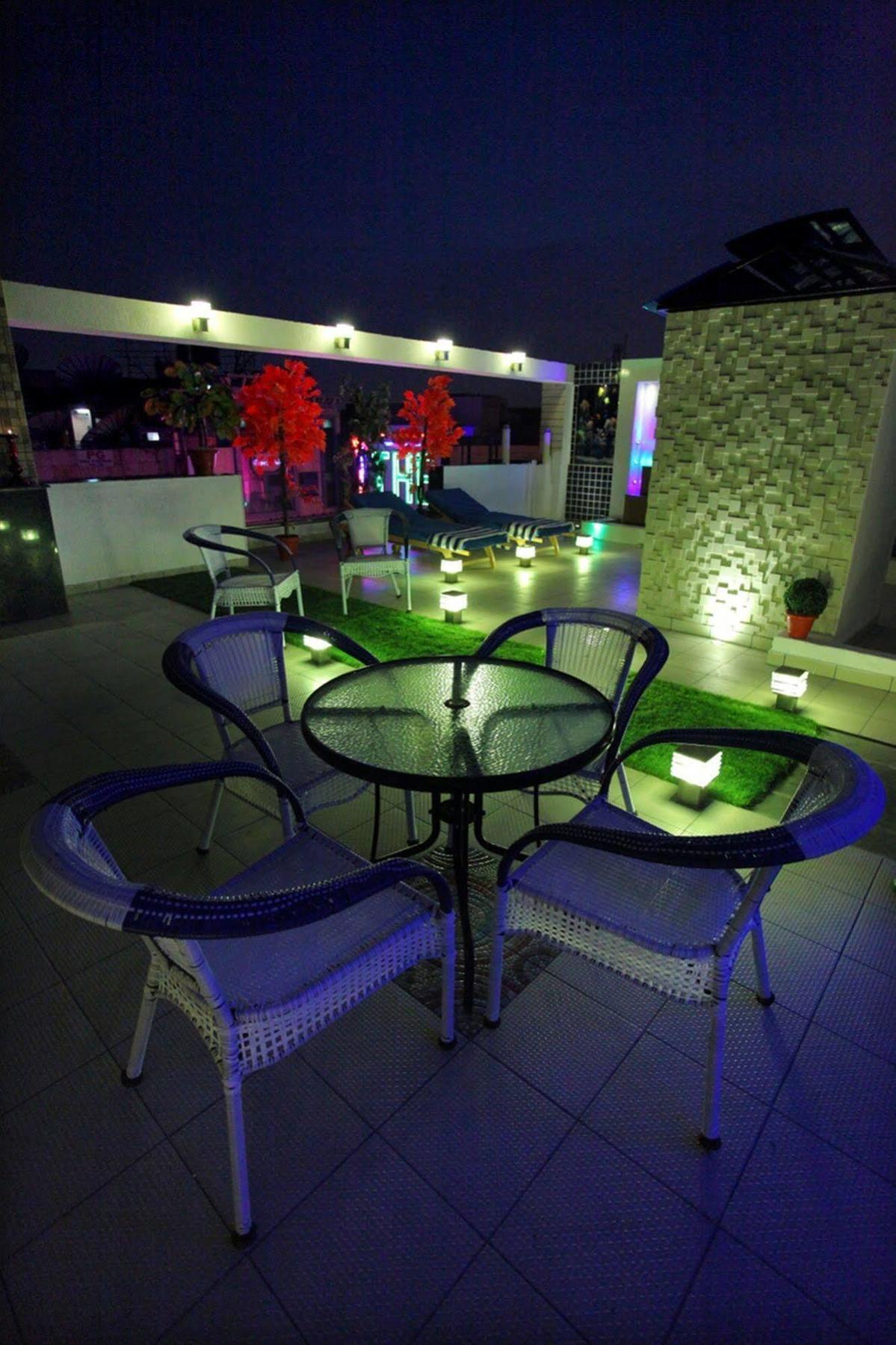 The Pearl Hotel Nuova Delhi Esterno foto