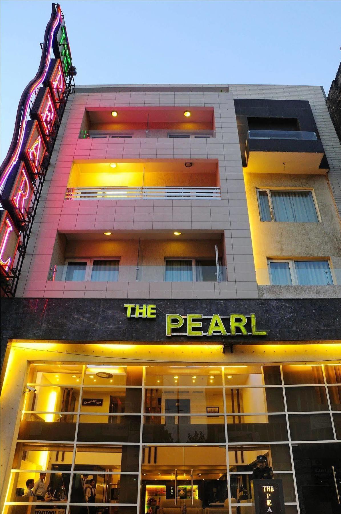 The Pearl Hotel Nuova Delhi Esterno foto