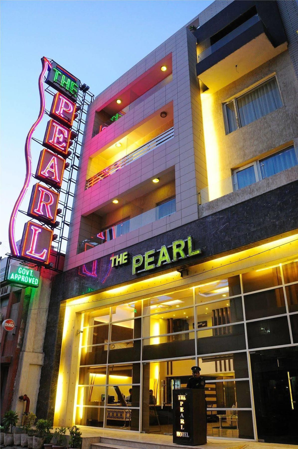 The Pearl Hotel Nuova Delhi Esterno foto