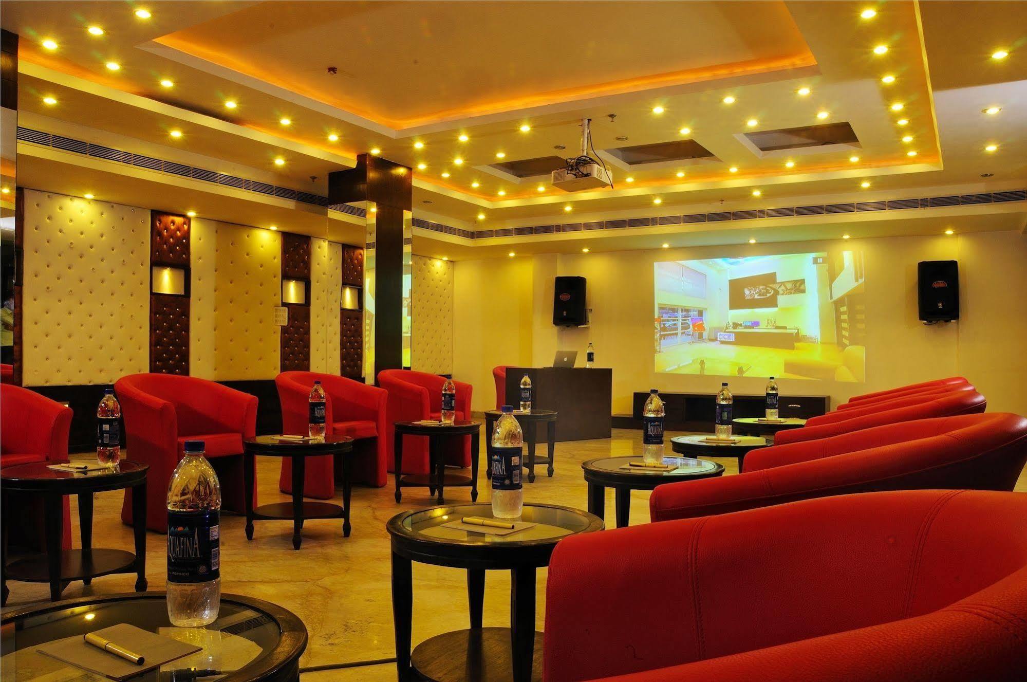 The Pearl Hotel Nuova Delhi Esterno foto