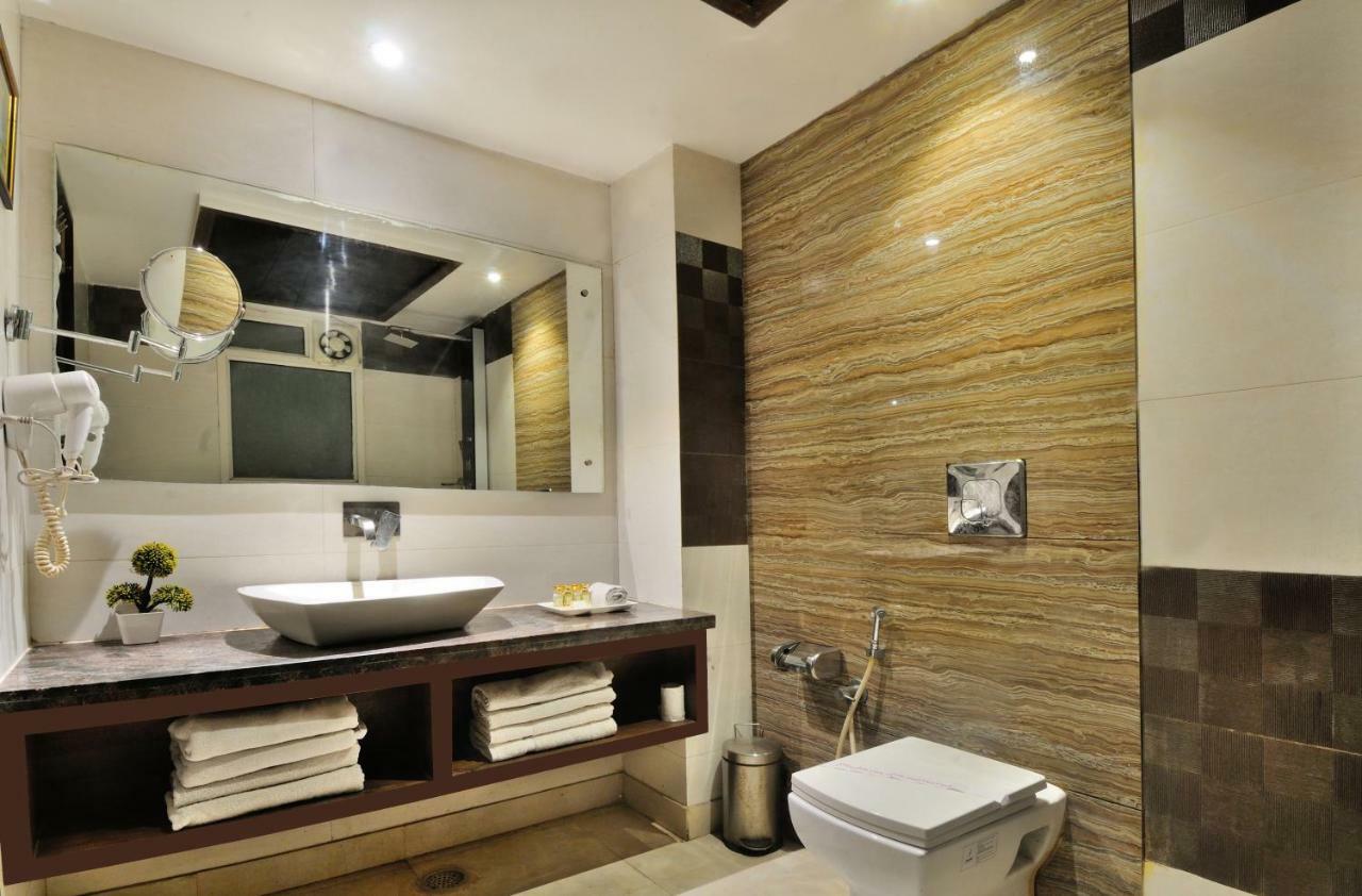 The Pearl Hotel Nuova Delhi Esterno foto