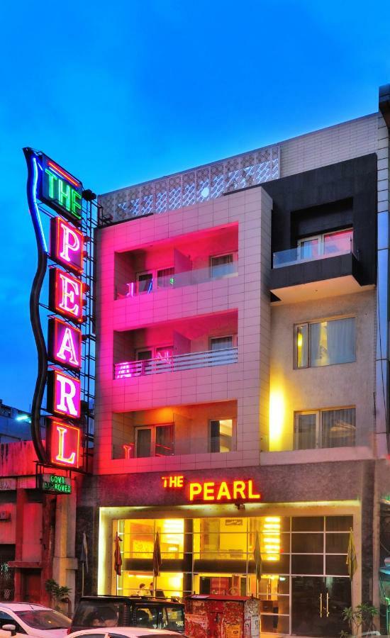 The Pearl Hotel Nuova Delhi Esterno foto